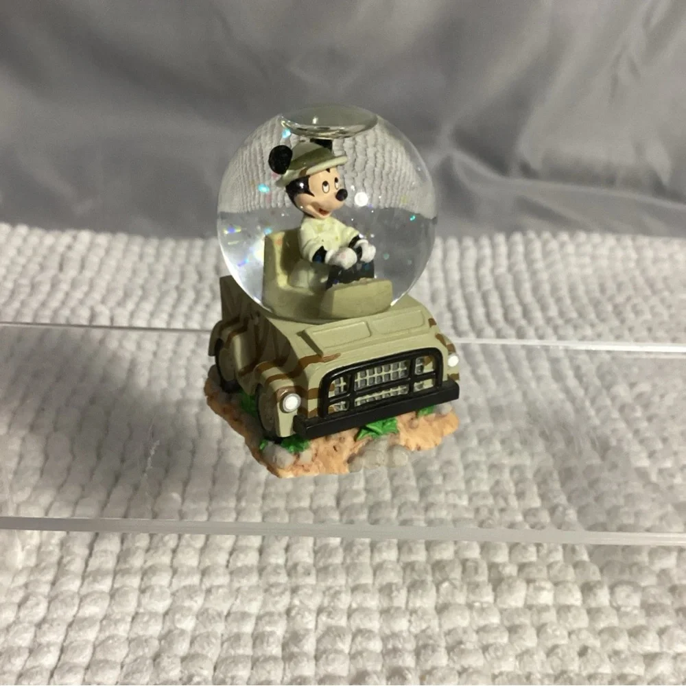 Disney Mickey Mouse Animal Kingdom Safari Truck Drive 2001 Mini Snow Globe